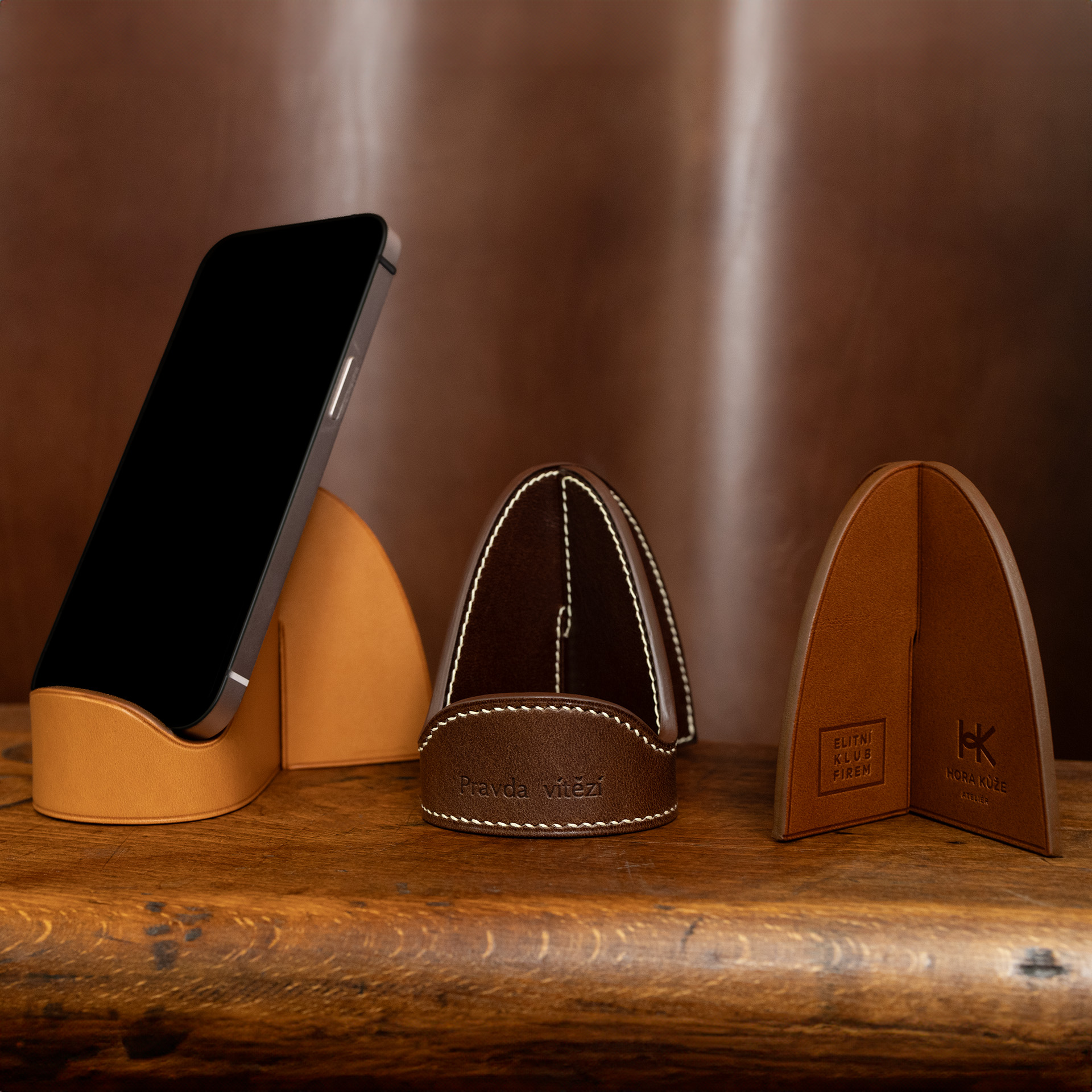 Horakuze firemni vyrobky_stojanek na mobil